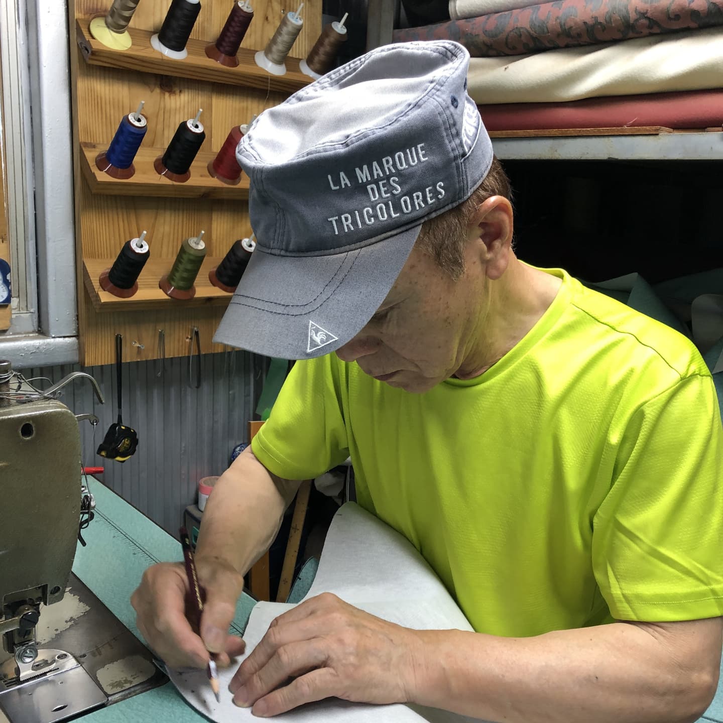 熟練の縫製職人